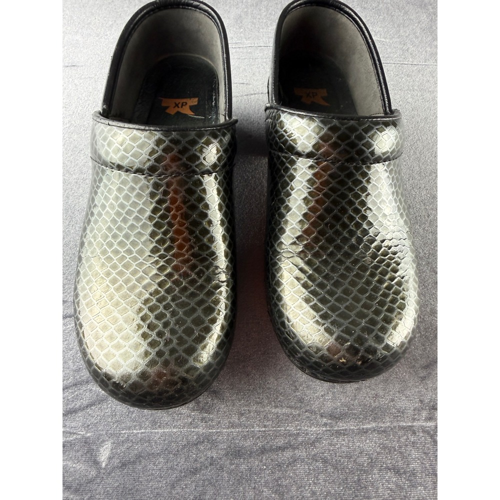 Dansko XP Professional Clogs Green Snakeskin Patent Leather Slip Resistant 38